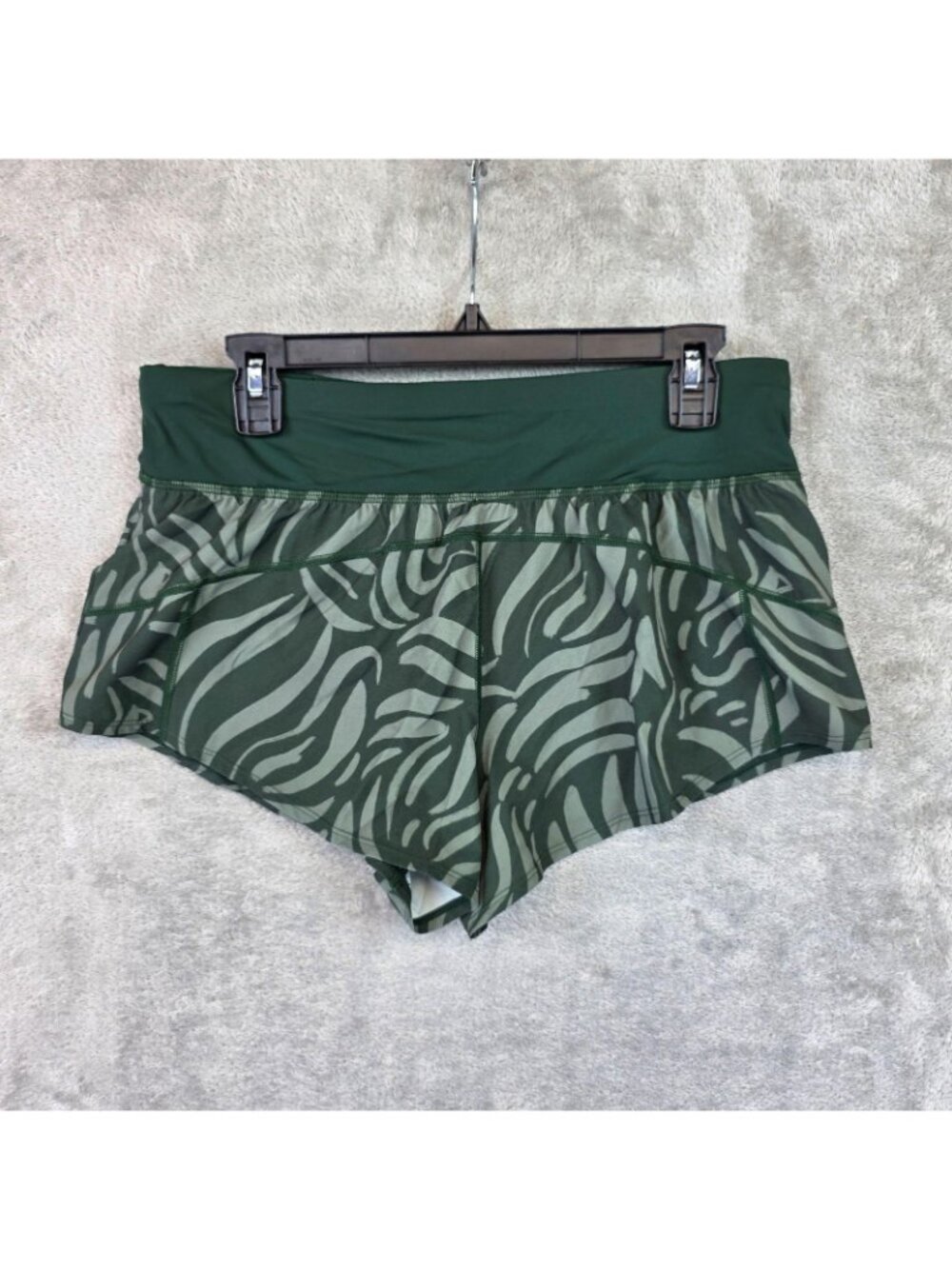 Title Nine Shorts Womens M Green Animal Print Quick Dry Running Gym Athletic - Picture 2 of 8